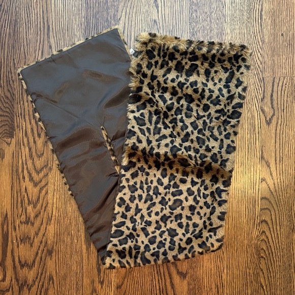 Banana Republic Leopard Print Scarf - Picture 1 of 4